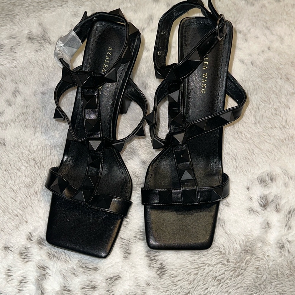 Women’s size 8 heels black